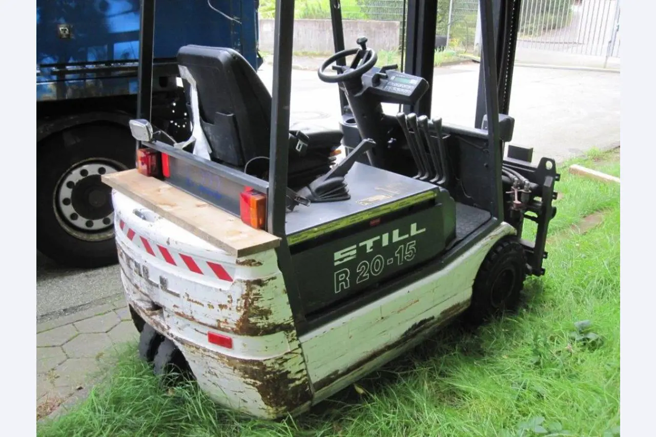 Gepflegte Flurförderfahrzeuge-2